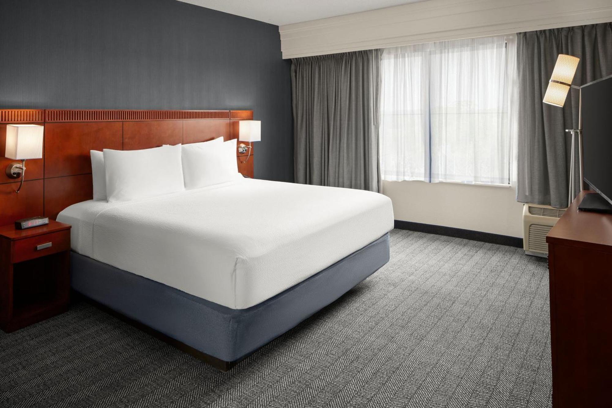 Courtyard By Marriott Winchester Medical Center Exterior photo